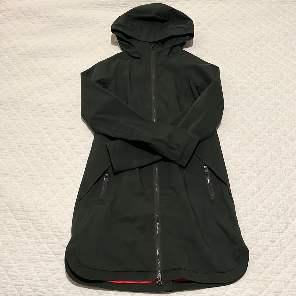 Hunter green lululemon definitely raining rain jacket